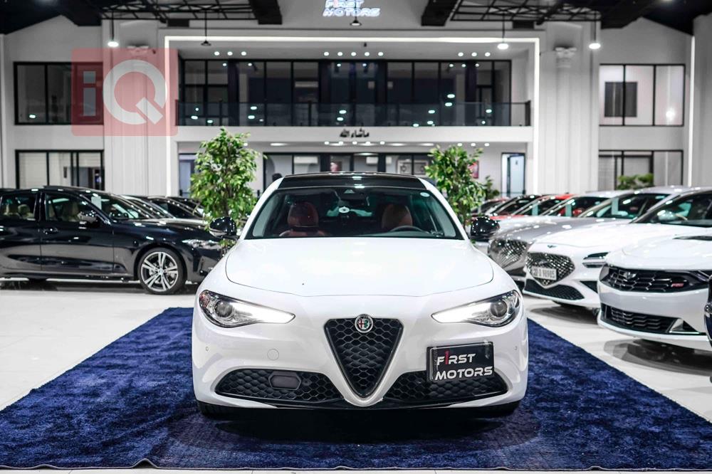 الفا روميو Giulia